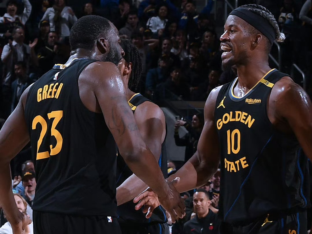 库里在老鹰比赛中反败为胜，重返赛场引发热议！的简单介绍-爱游戏